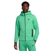 Conjunto NK Sportswear Tech Fleece Light Green