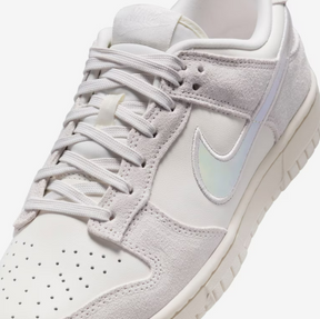 Tênis NK Dunk Low Iridescent Swoosh