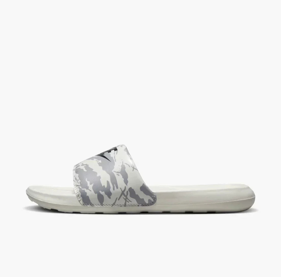 Chinelo NK Slide Victori One (Branco/Preto)