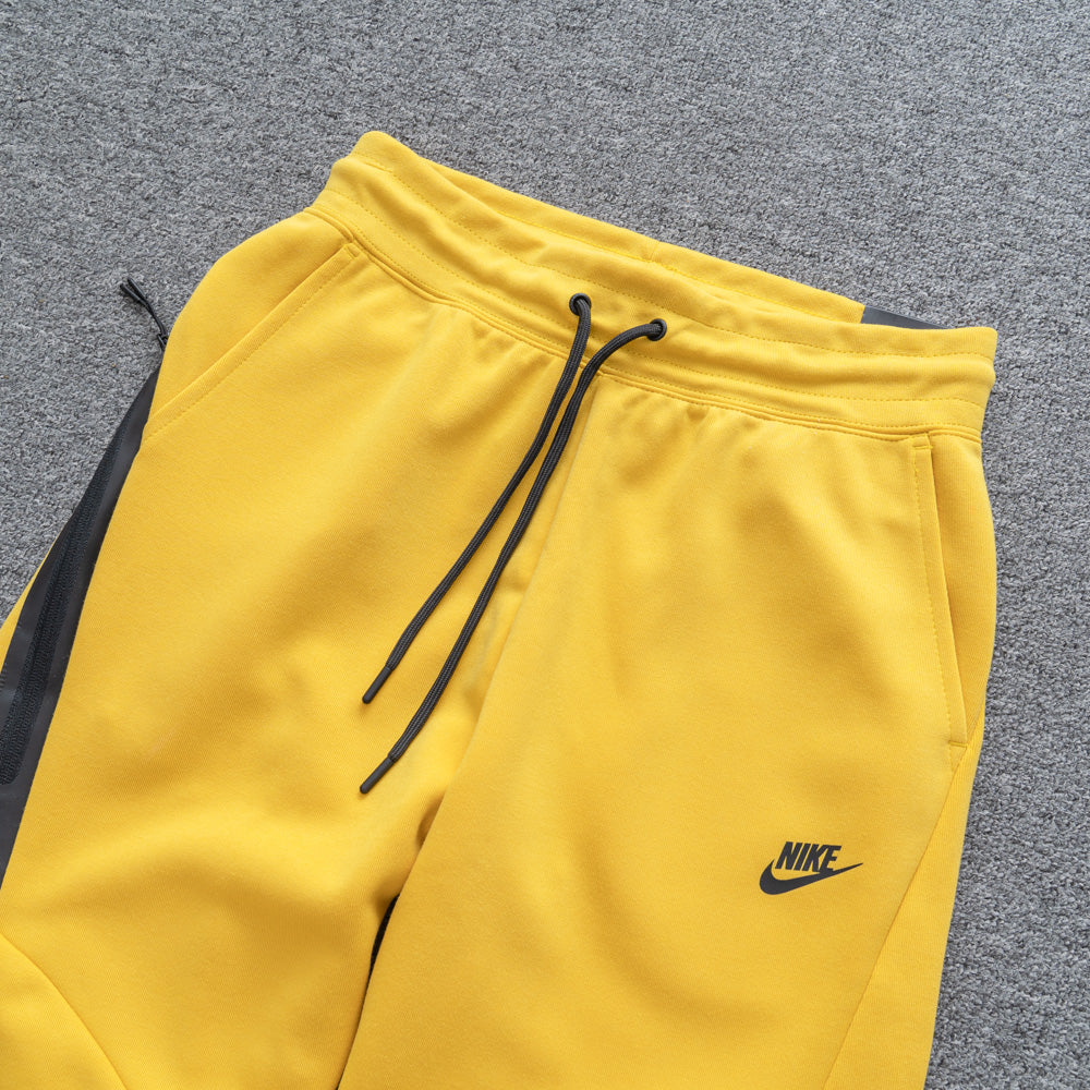 Calça NK Tech Fleece Amarelo