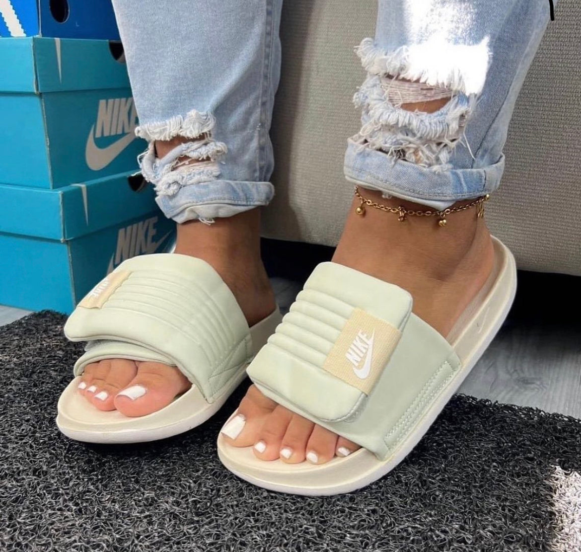 Chinelo NK Slide Offcourt Adjust