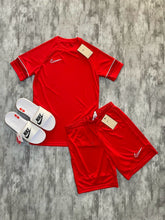 Kit NK Academy Dri-FIT com Chinelo NK Victori One